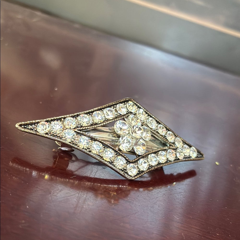 Vintage art deco rhinestone broach